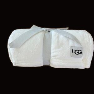 UGG Bartlet Throw For Home 50" W x 70"